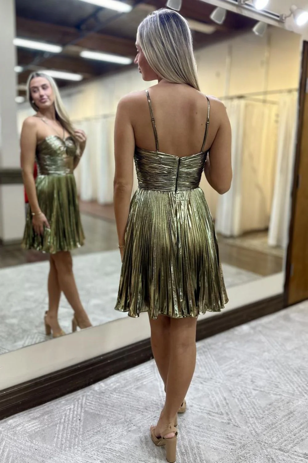 A-Line Halter Neck Short Metallic Homecoming Dress with Pleated Skirt - Image 4