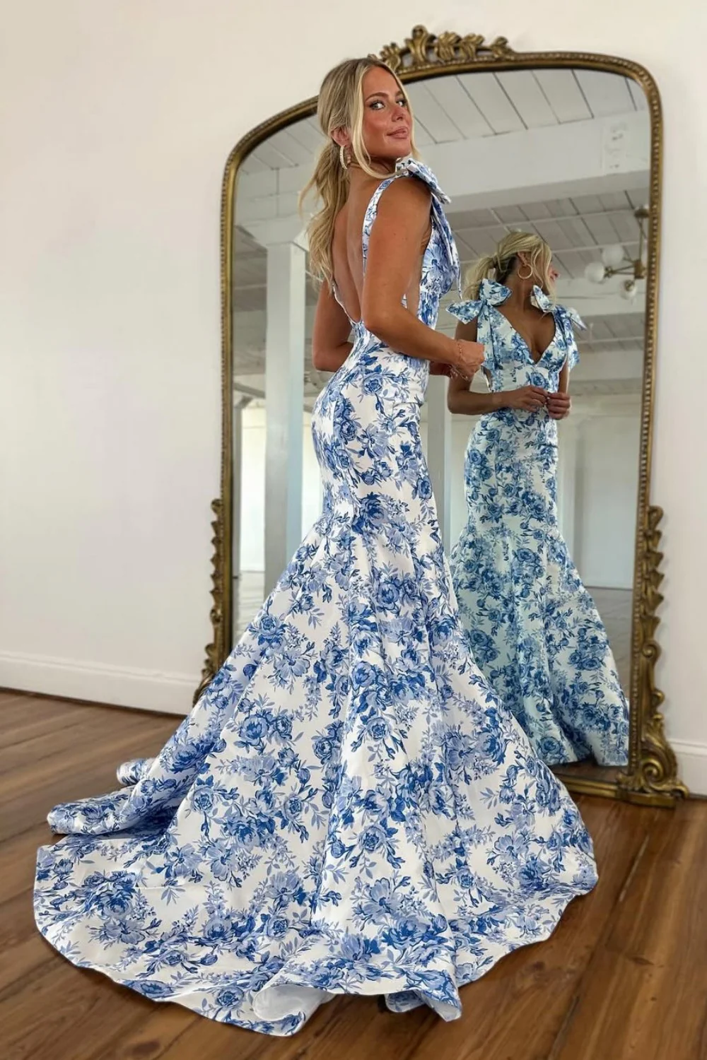 Chic Blue Floral Print Mermaid Prom Dress with Bow Shoulder Straps - Image 2
