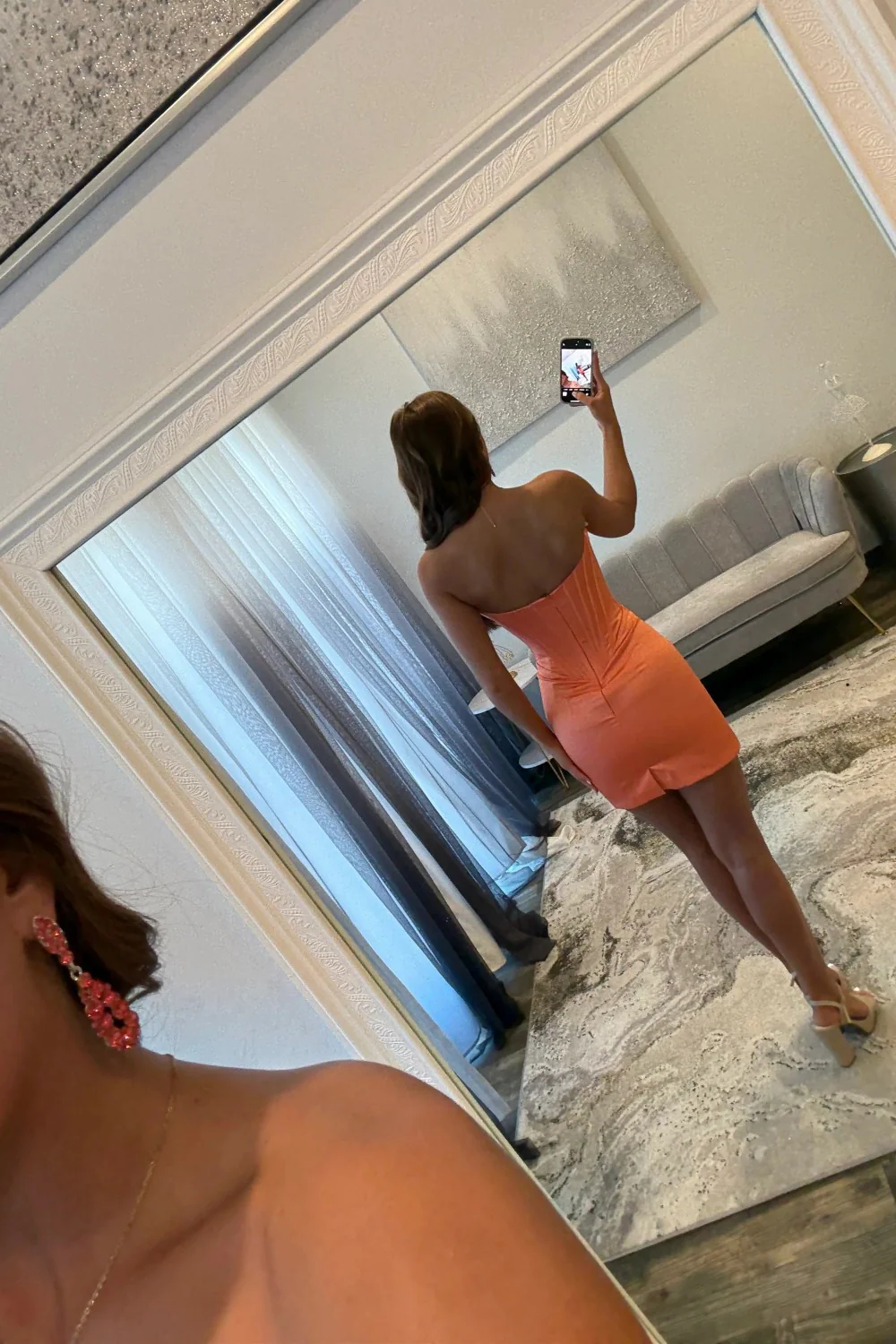 Chic Orange Strapless Bodycon Homecoming Dress with Lace Trim - Image 3