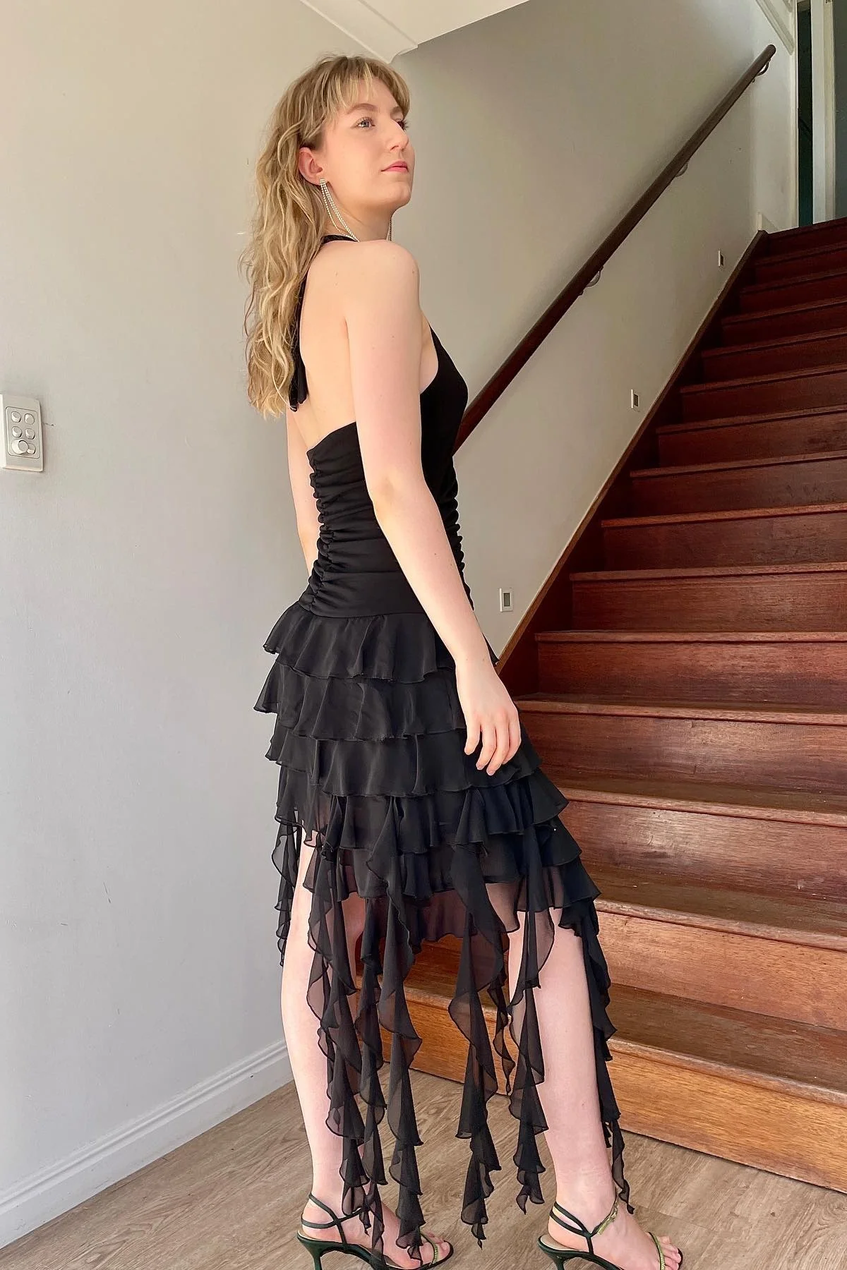 Chic Sheath Halter Neck Black Short Party Dress with Ruffles - Image 4