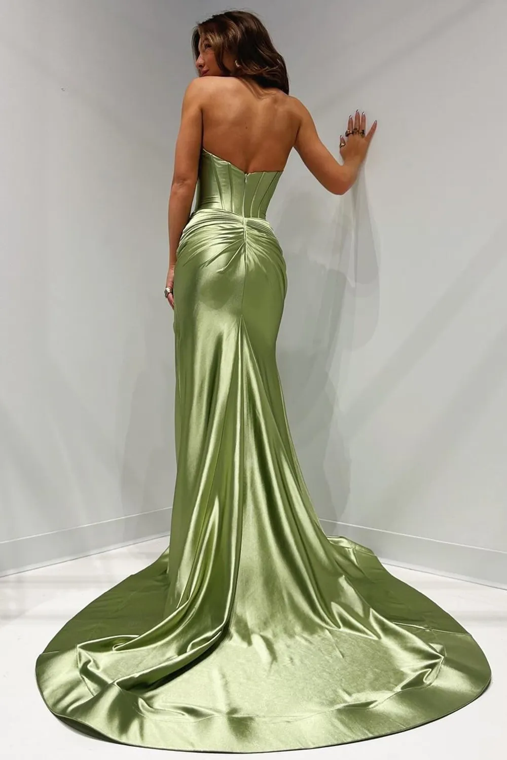 Chic Sweetheart Long Mermaid Satin Corset Prom Dress with High Slit - Image 13