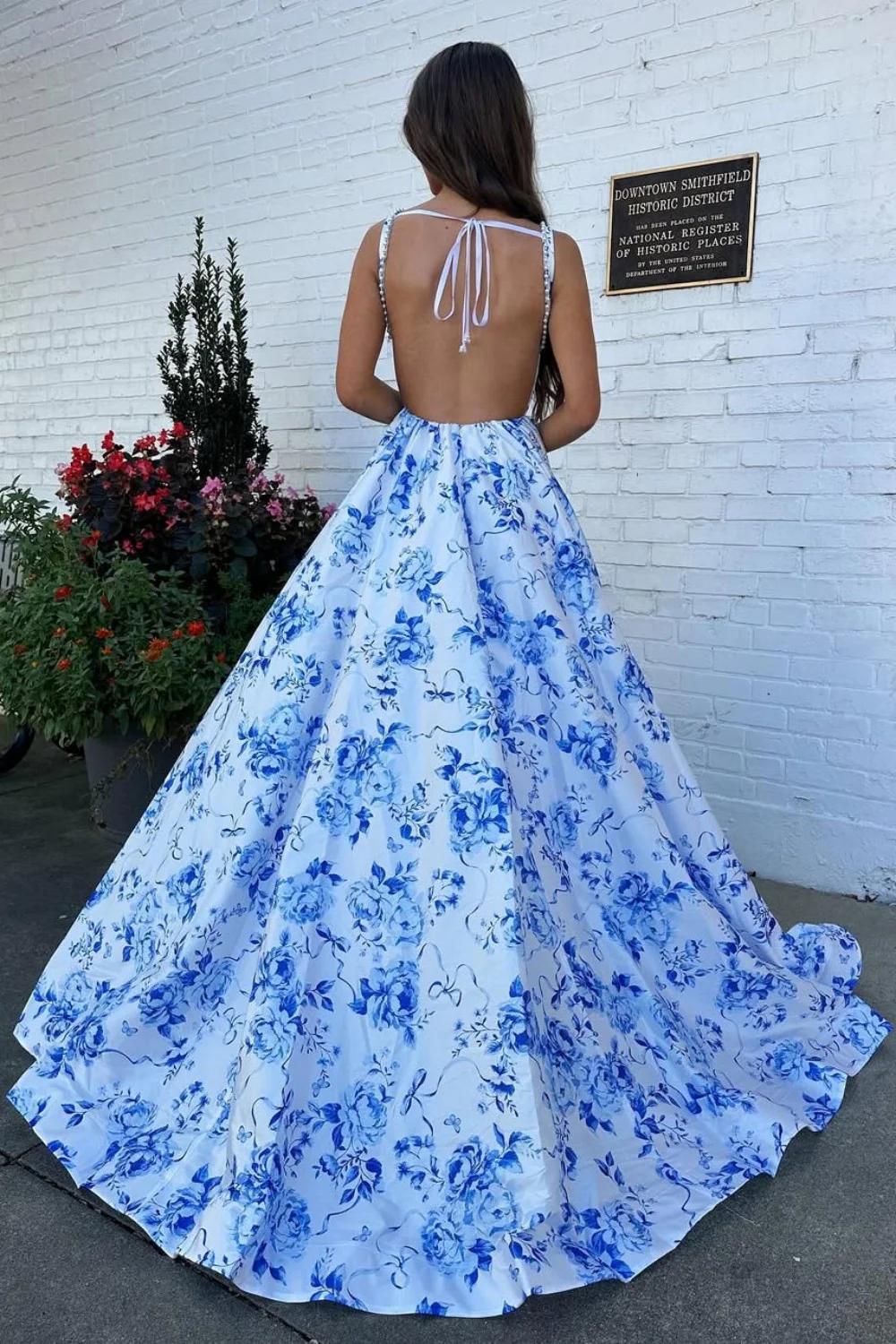 Classic Blue Floral A-Line Square Neck Backless Long Prom Gown - Image 2