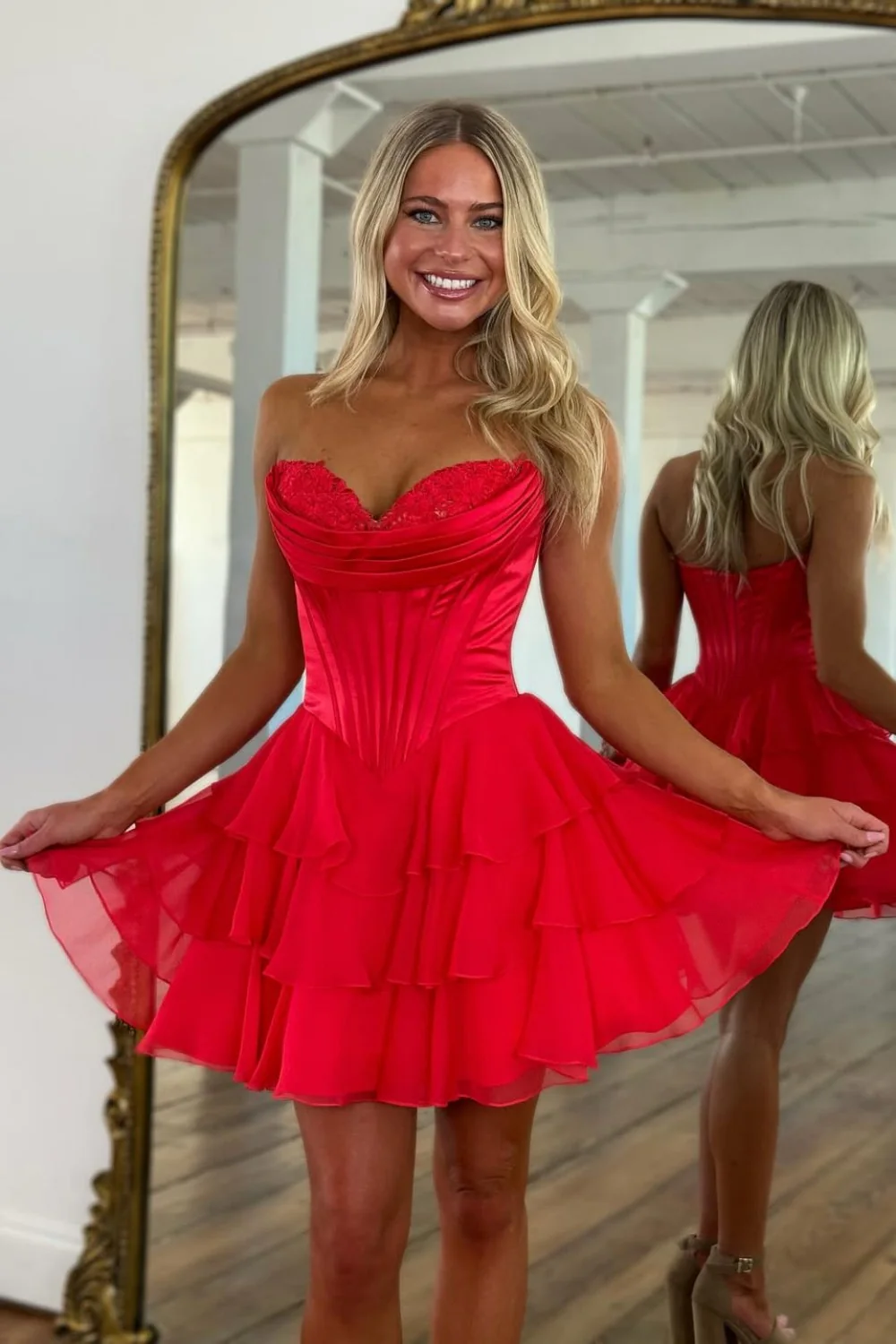 Elegant A-Line Sweetheart Short Tiered Chiffon Skirt Homecoming Dress - Image 4