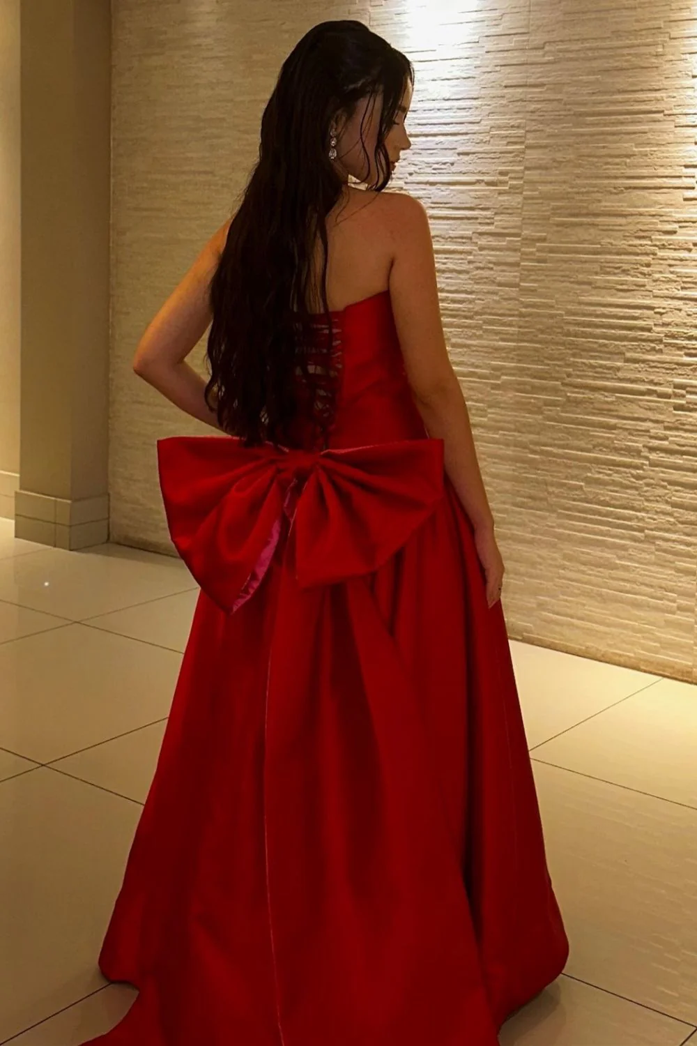 Elegant Red Strapless Ball Gown Prom Dress with Statement Bow Back - Image 2