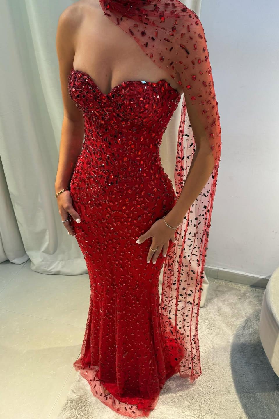 Elegant Red Sweetheart Beaded Fitted Mermaid Prom Dress with Scarf - Image 3