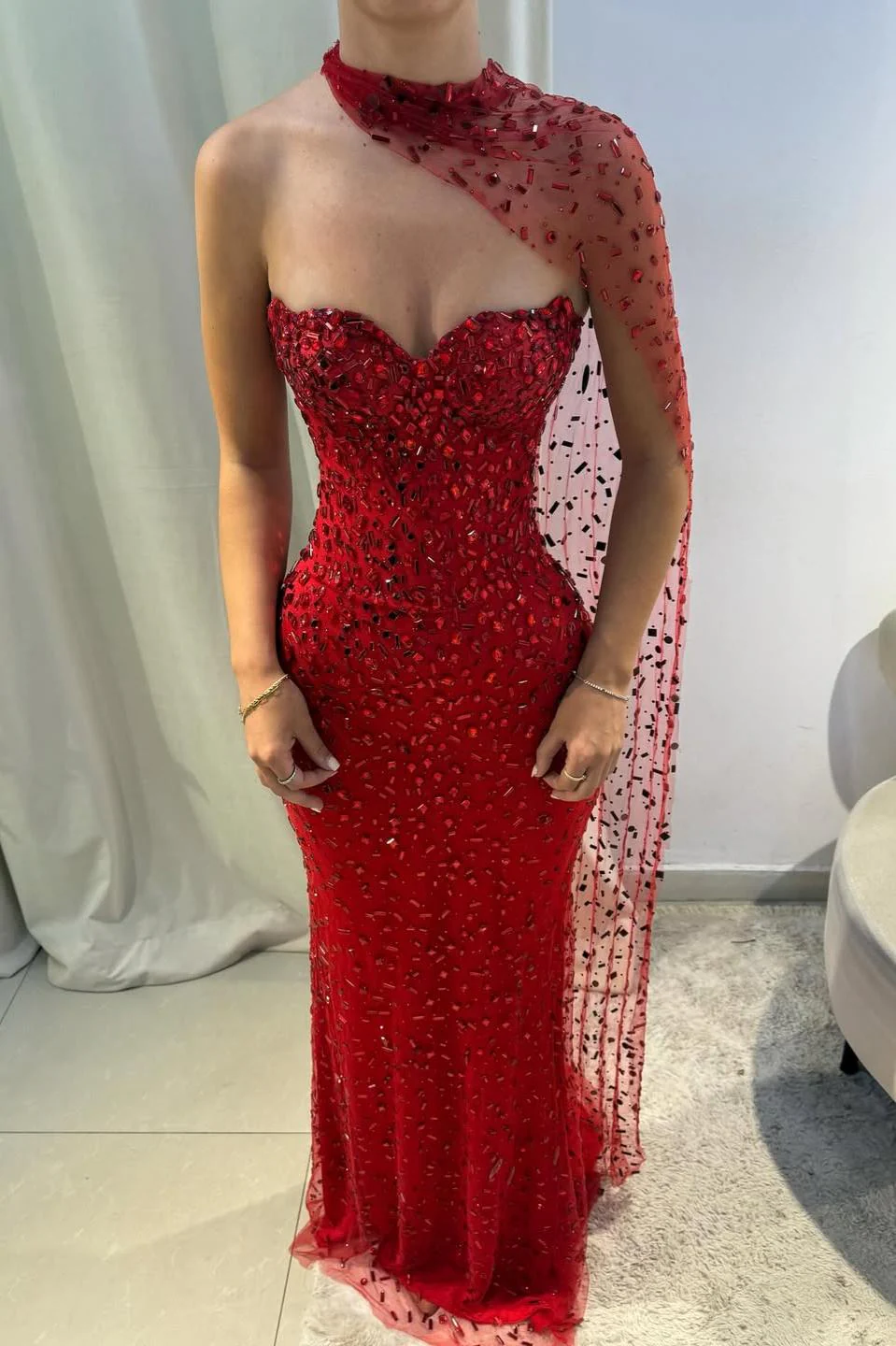 Elegant Red Sweetheart Beaded Fitted Mermaid Prom Dress with Scarf - Image 5