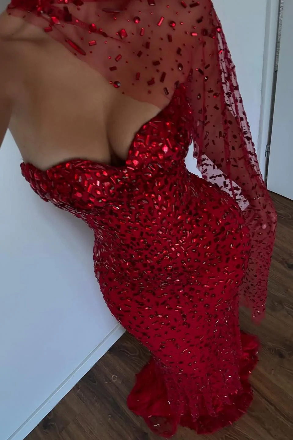 Elegant Red Sweetheart Beaded Fitted Mermaid Prom Dress with Scarf - Image 7