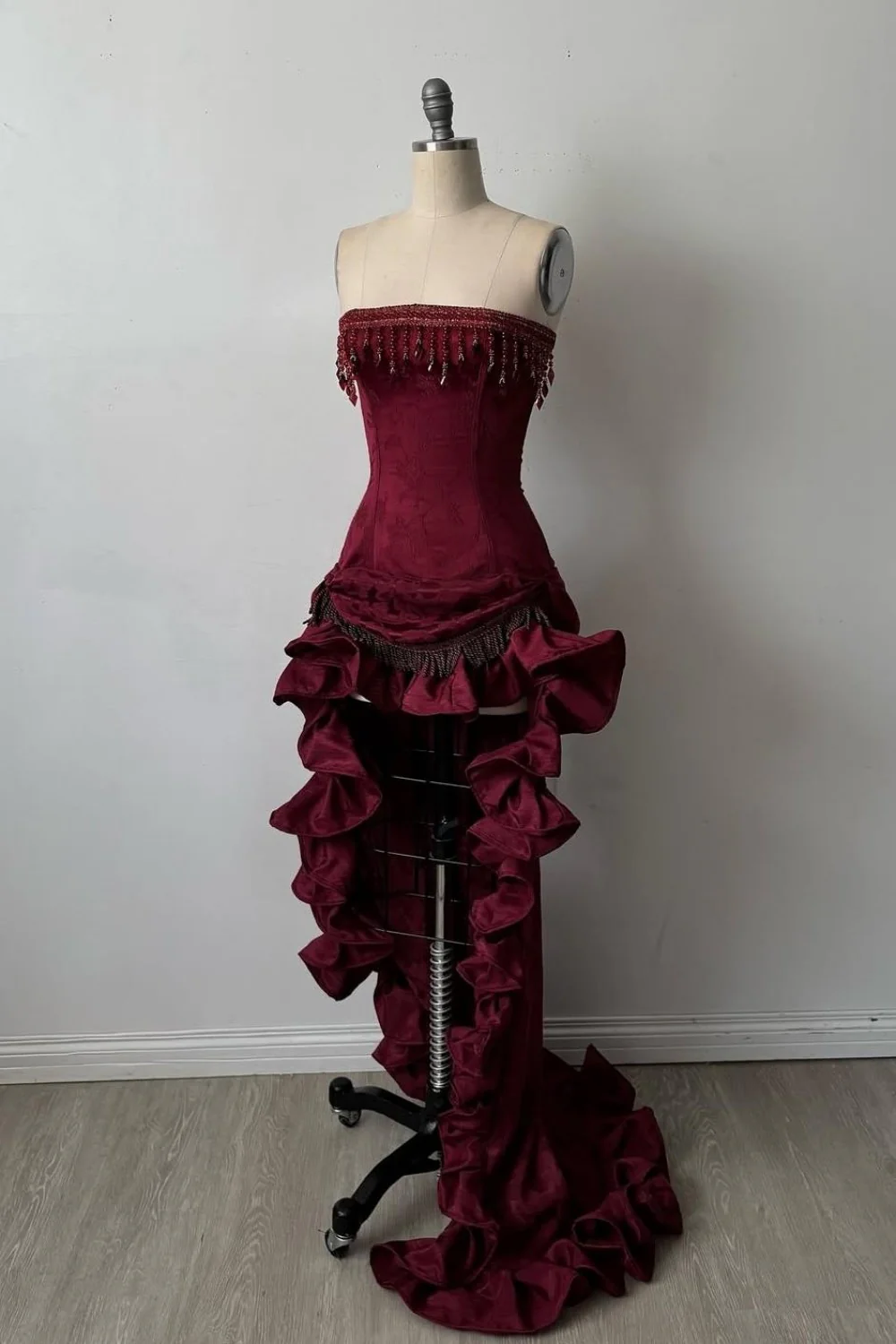 Elegant Strapless High-Low Evening Dress with Tassel Beading & Ruffles - Image 6