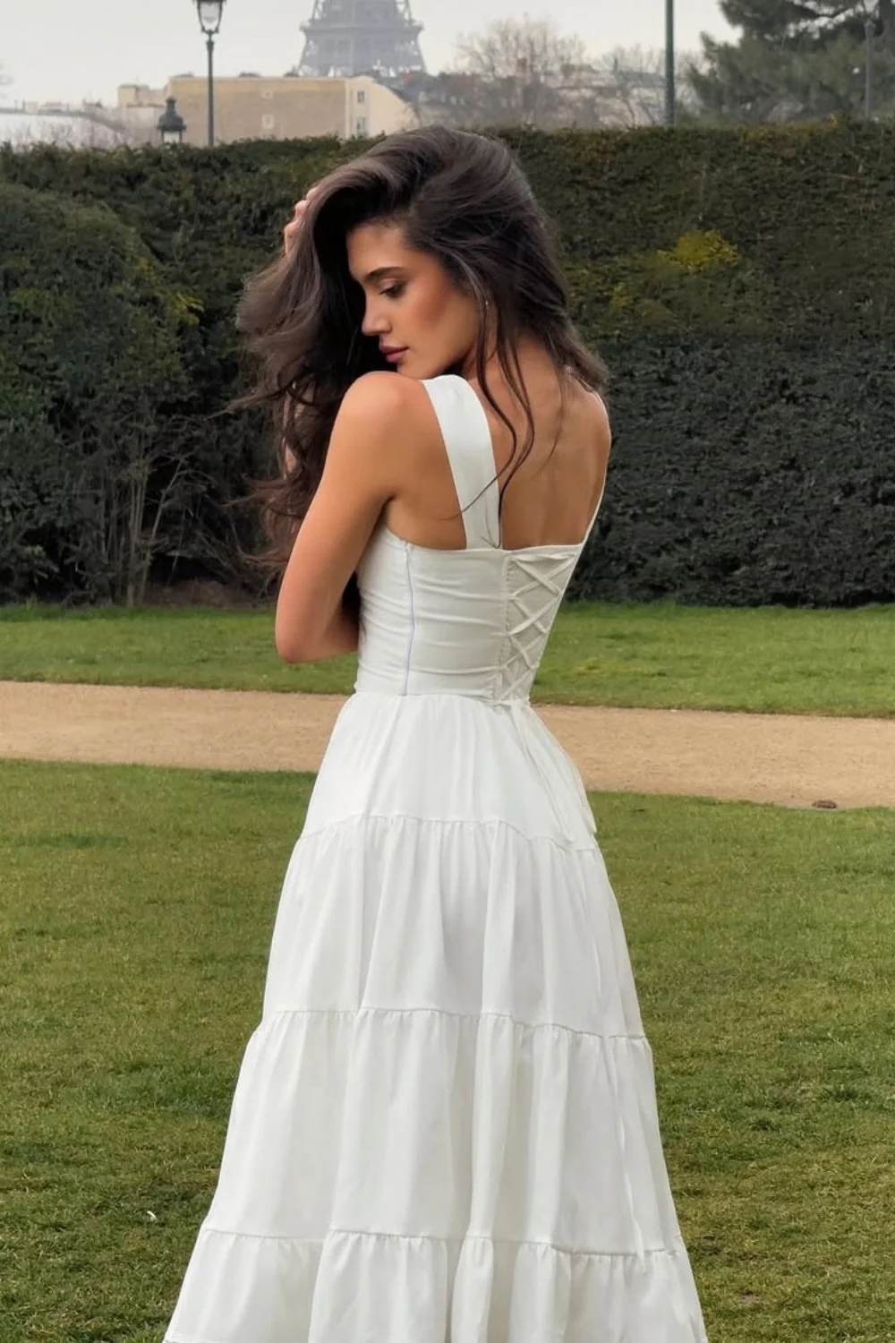 Elegant White A-Line Sweetheart Tiered Midi Homecoming Party Dress - Image 3