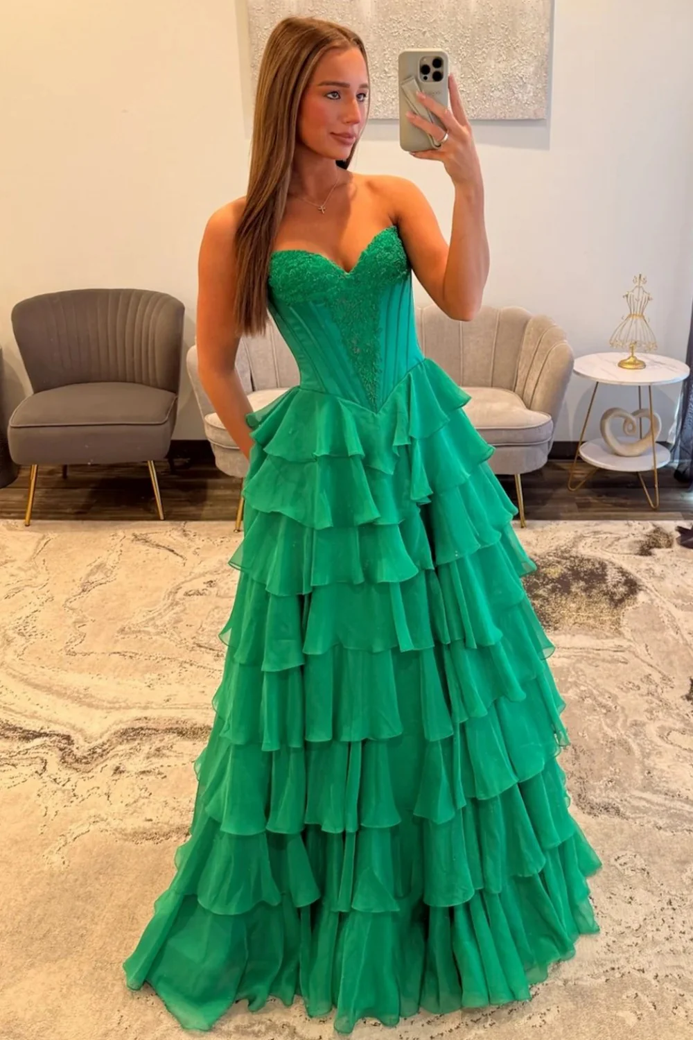 Emerald Green Sweetheart Corset Prom Dress with Tiered Ruffles and High Slit - Image 4