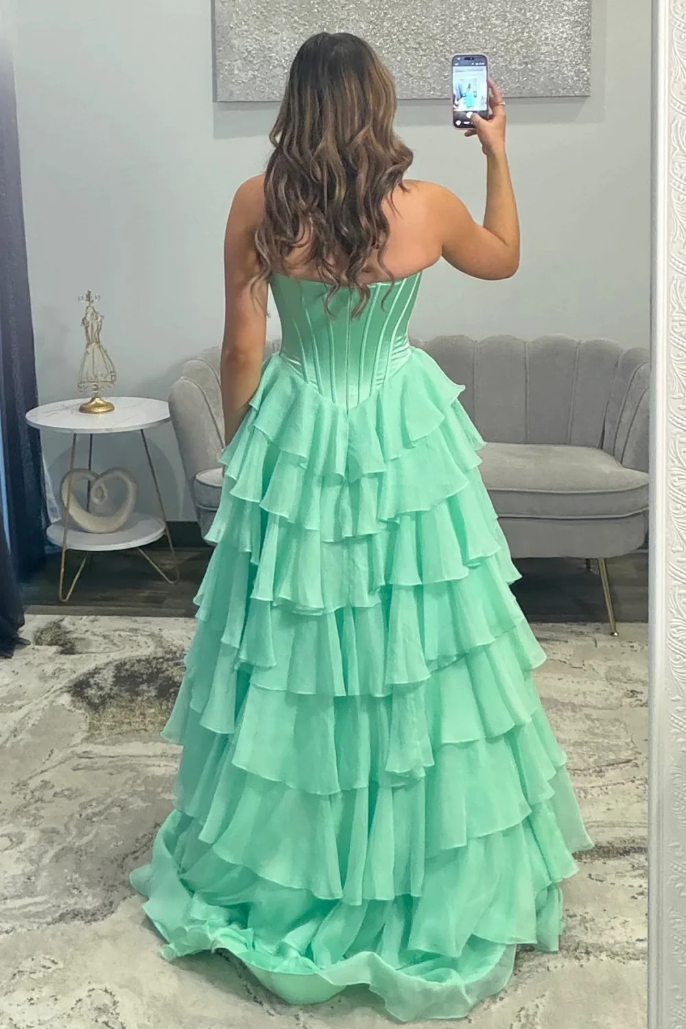 Emerald Green Sweetheart Corset Prom Dress with Tiered Ruffles and High Slit - Image 6