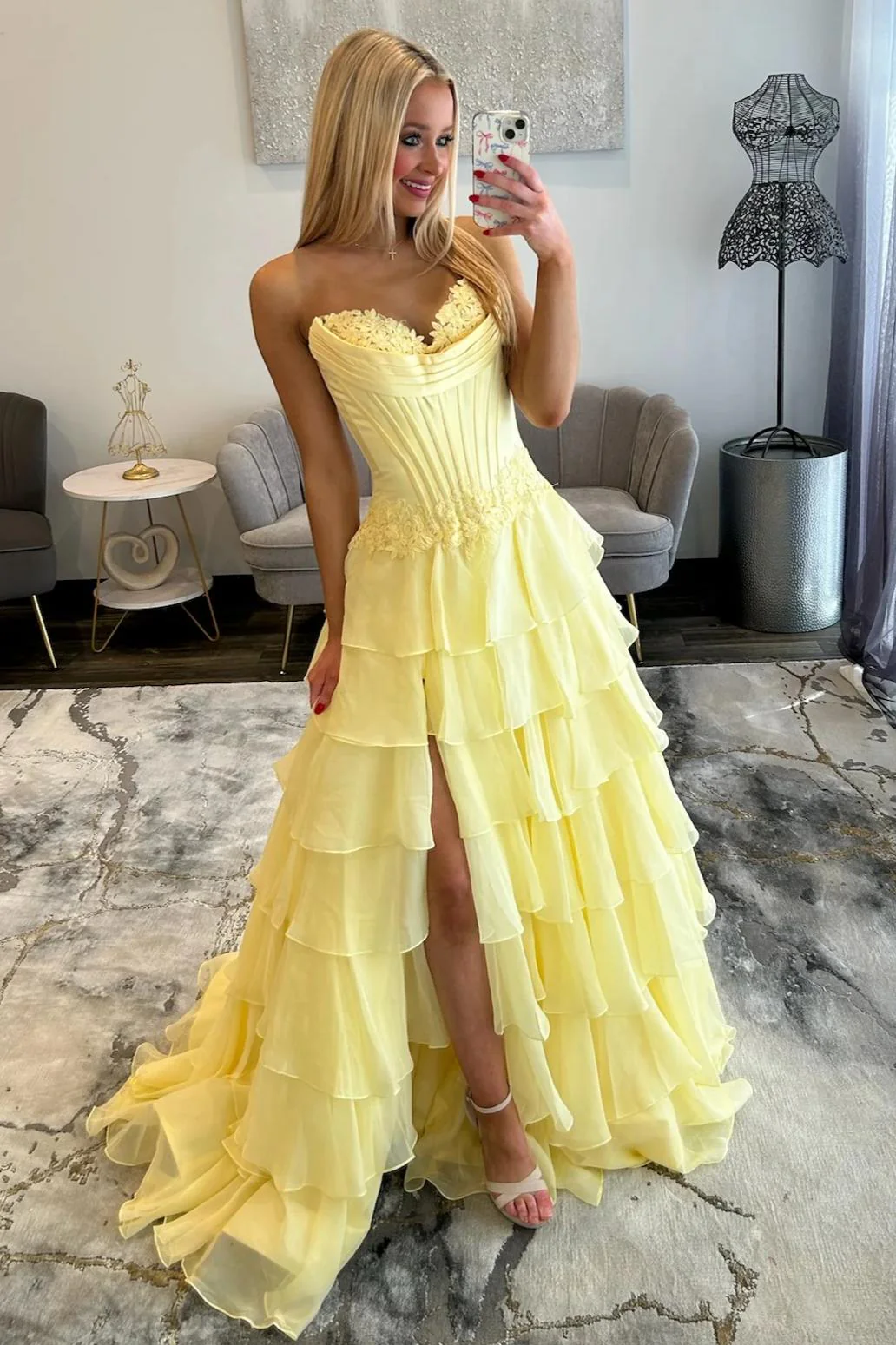 Lovely Sweetheart A-Line Corset Ruffle Prom Dress with High Slit and Appliques - Image 10