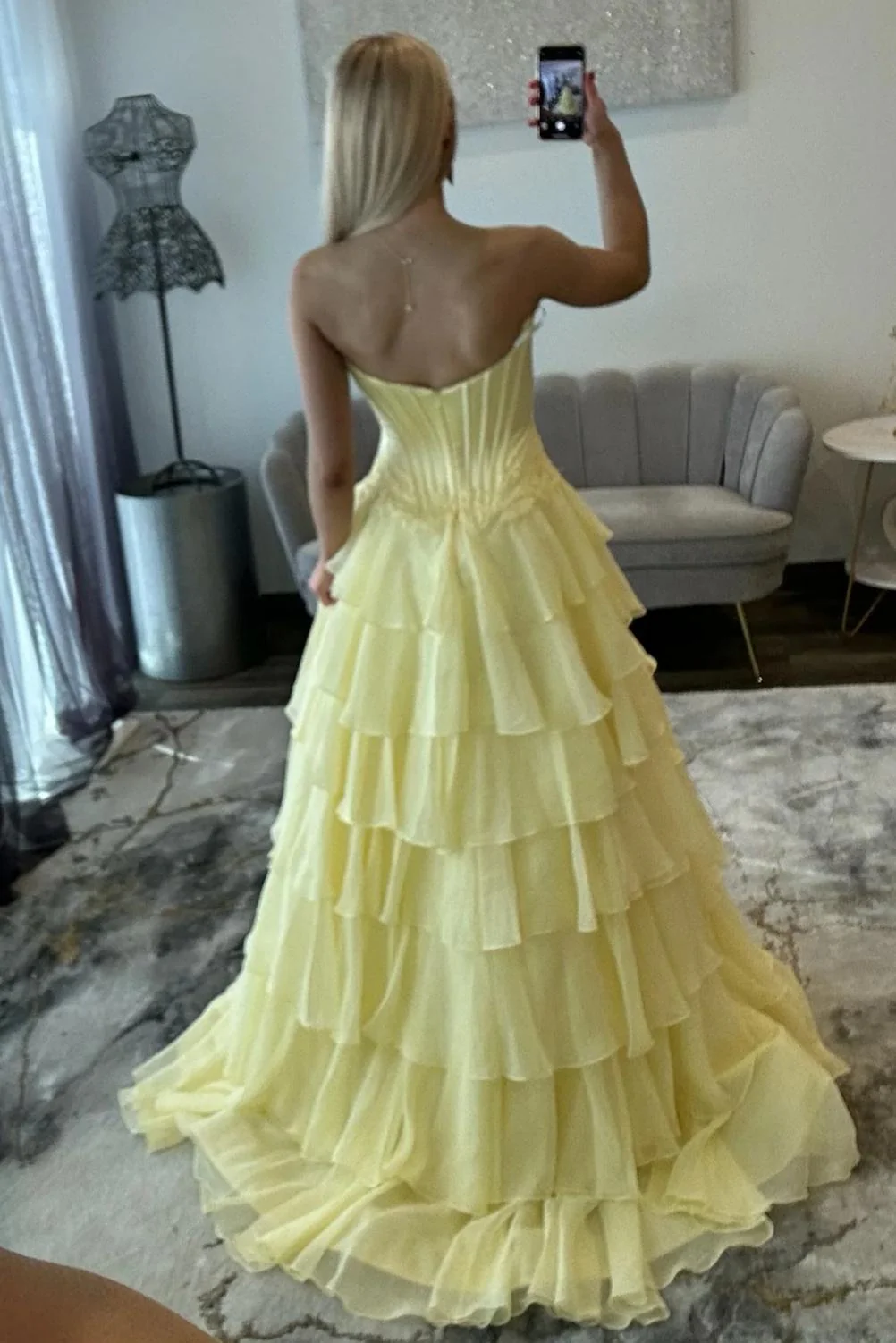 Lovely Sweetheart A-Line Corset Ruffle Prom Dress with High Slit and Appliques - Image 8