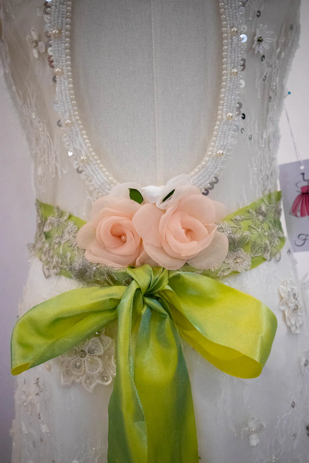 Luxurious Glitter Mermaid Keyhole Back Wedding Dress with Sequin and Belt - Image 10