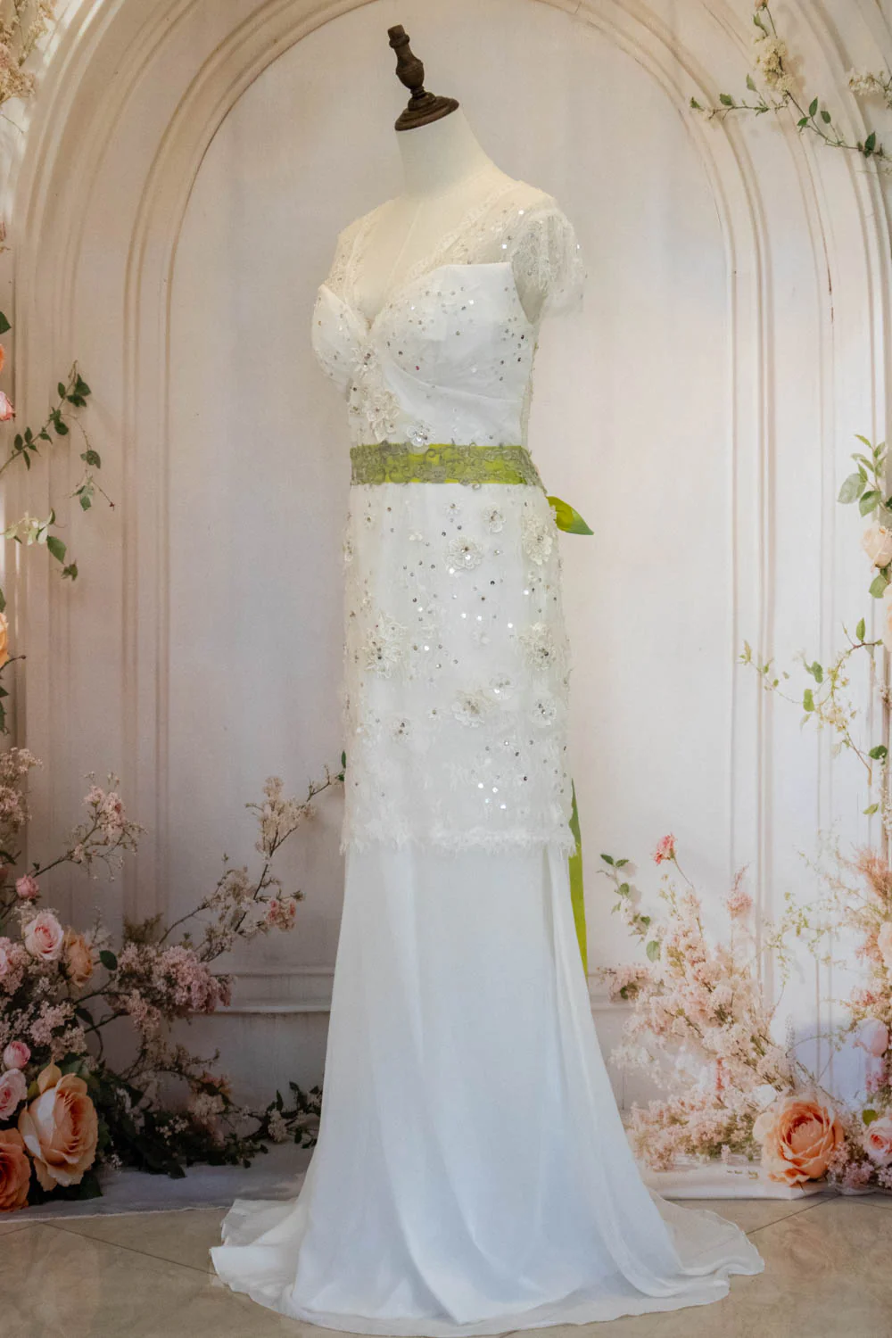 Luxurious Glitter Mermaid Keyhole Back Wedding Dress with Sequin and Belt - Image 3