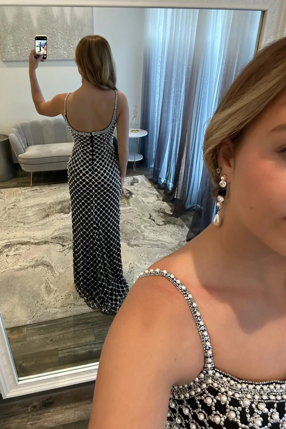 Luxury Black Pearls Spaghetti Straps Prom Dress with Statement Bow and High Slit - Image 3