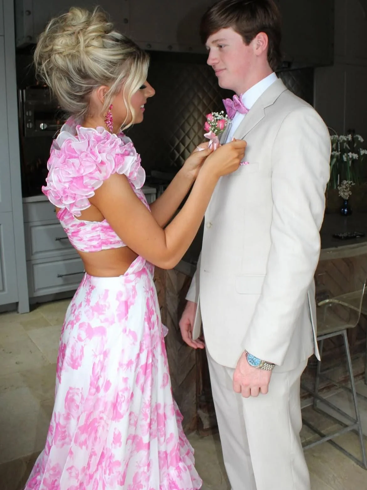 Stunning Printed Chiffon Prom Dress with V Neck Waist Hollow and Tiered A Line Design - Image 5