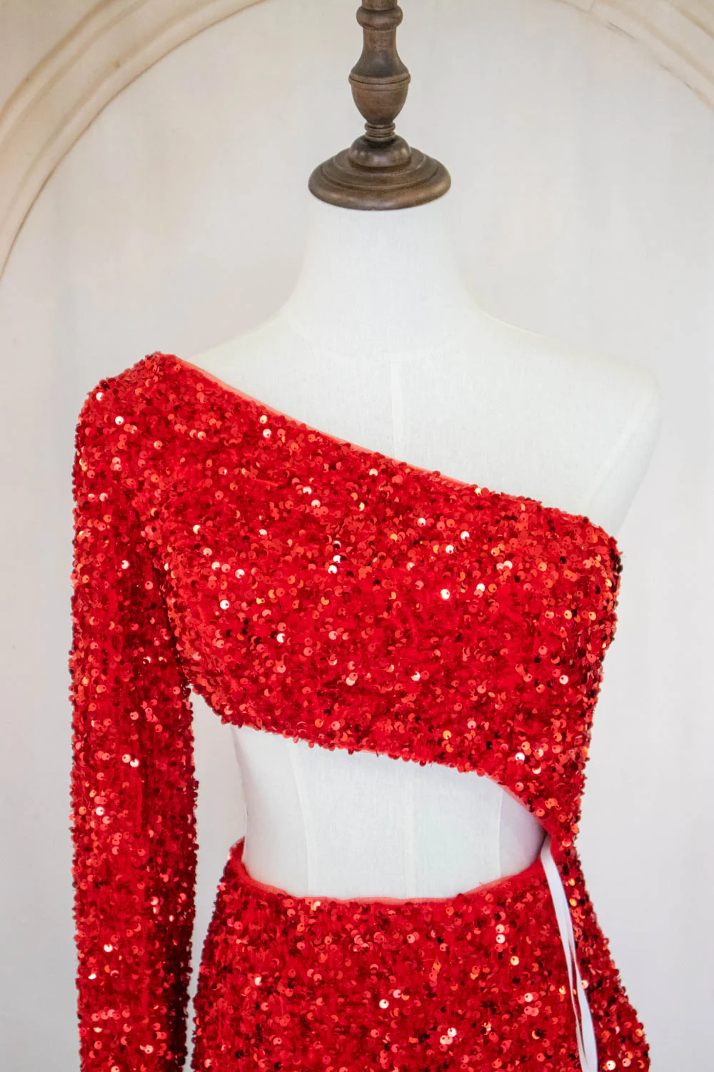 Stylish Mermaid One Shoulder Red Sequins Long Prom Dress with Keyhole - Image 7
