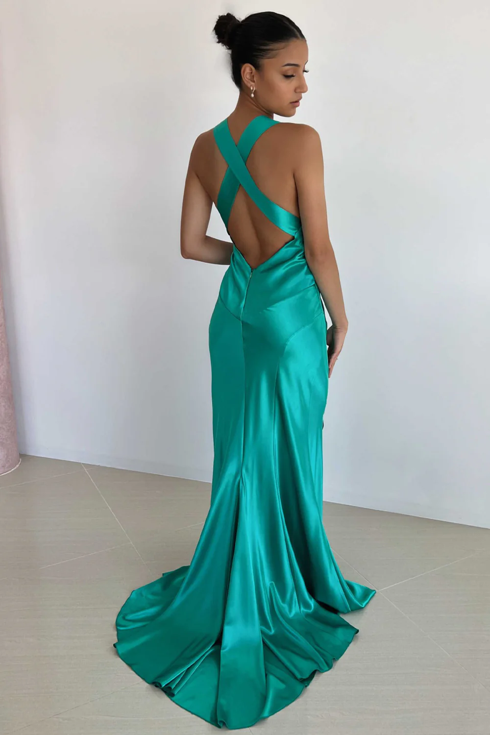 V-Neck Cross Back Yellow Satin Prom Gown with Ruched Detailing - Image 4