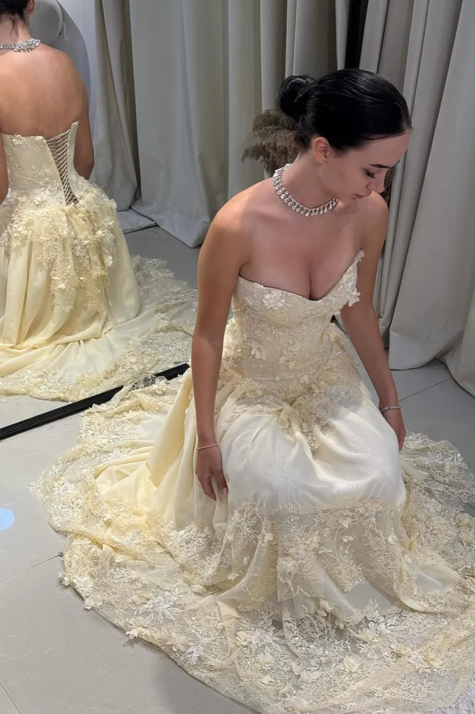Vintage-Inspired Sweetheart Yellow Lace Prom Gown with Structured Bodice - Image 10