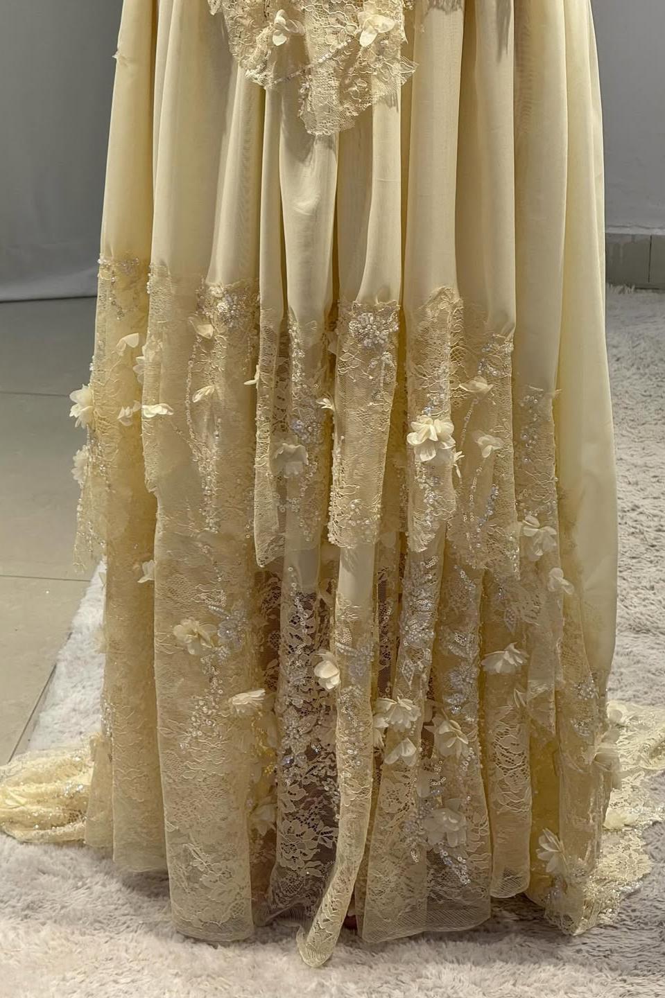 Vintage-Inspired Sweetheart Yellow Lace Prom Gown with Structured Bodice - Image 11