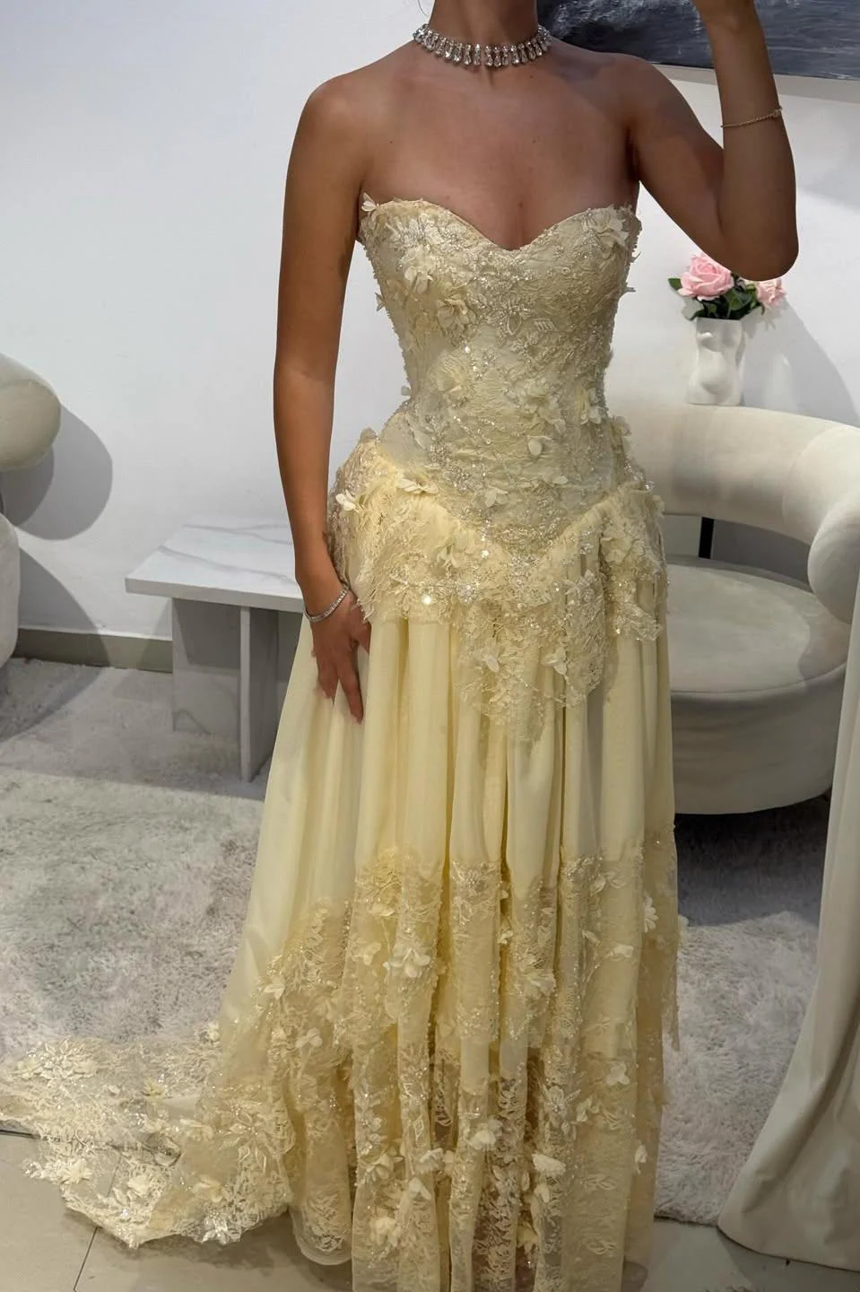 Vintage-Inspired Sweetheart Yellow Lace Prom Gown with Structured Bodice - Image 4