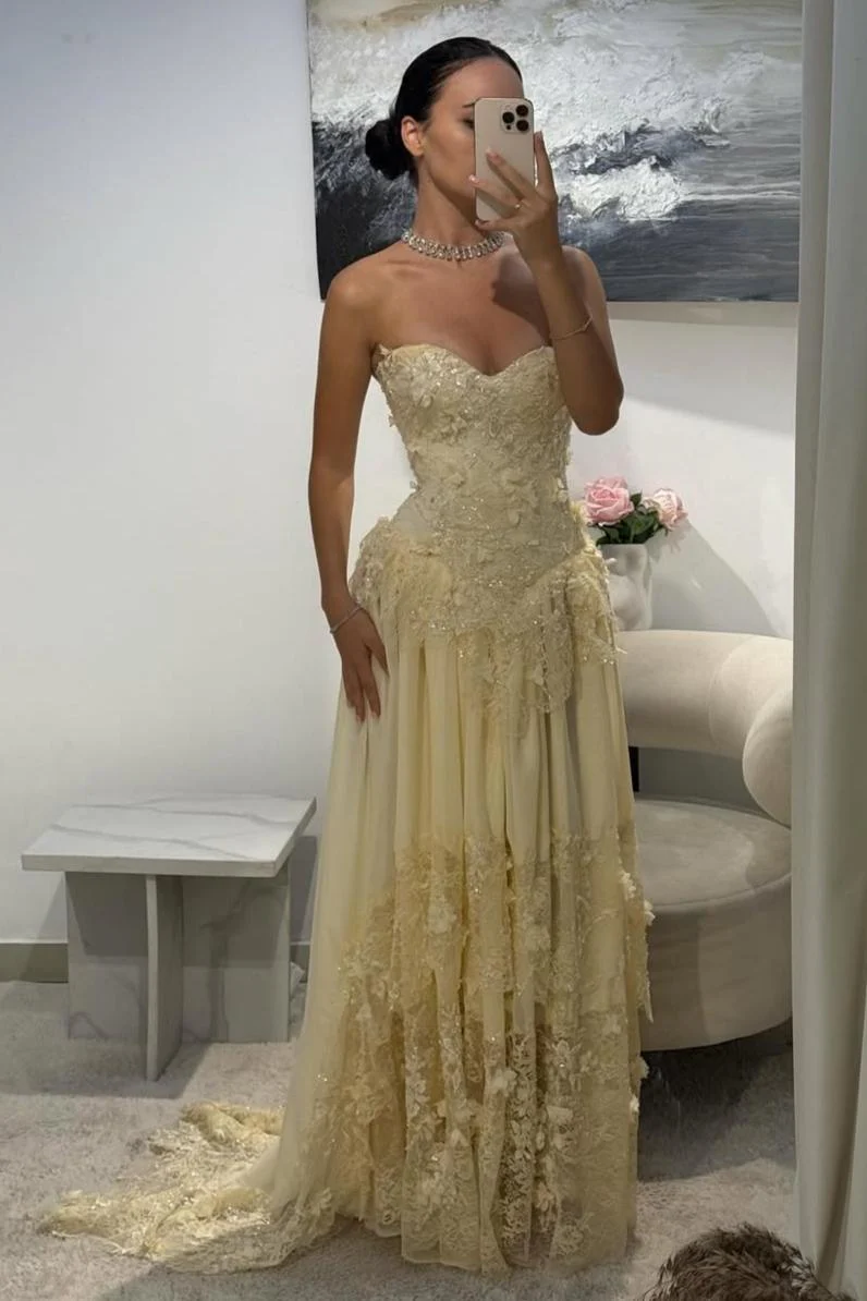 Vintage-Inspired Sweetheart Yellow Lace Prom Gown with Structured Bodice - Image 5
