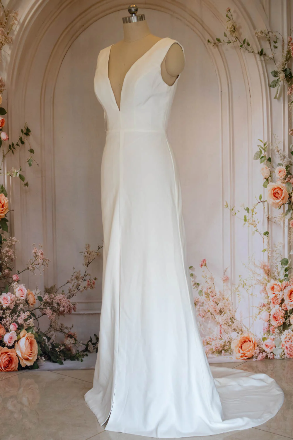 White Elegant Mermaid V-Neck Sweep Train Satin Wedding Dress with Front Slit - Image 3