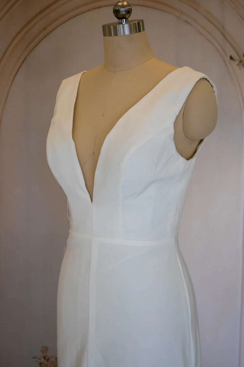 White Elegant Mermaid V-Neck Sweep Train Satin Wedding Dress with Front Slit - Image 5