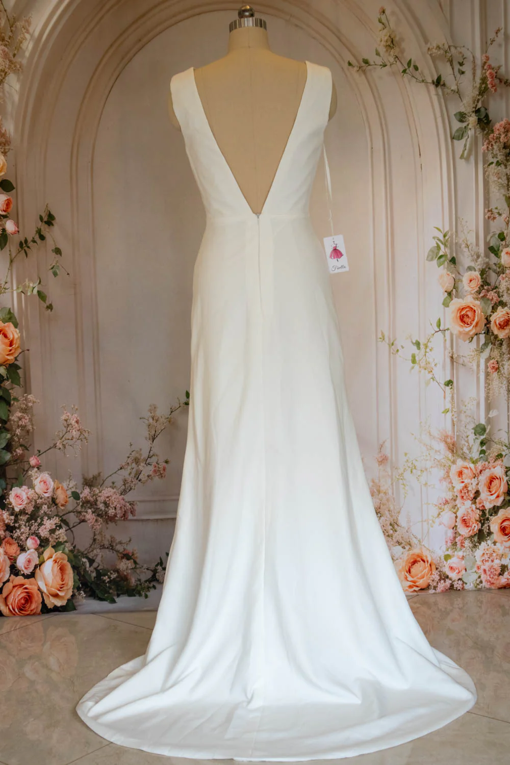 White Elegant Mermaid V-Neck Sweep Train Satin Wedding Dress with Front Slit - Image 6