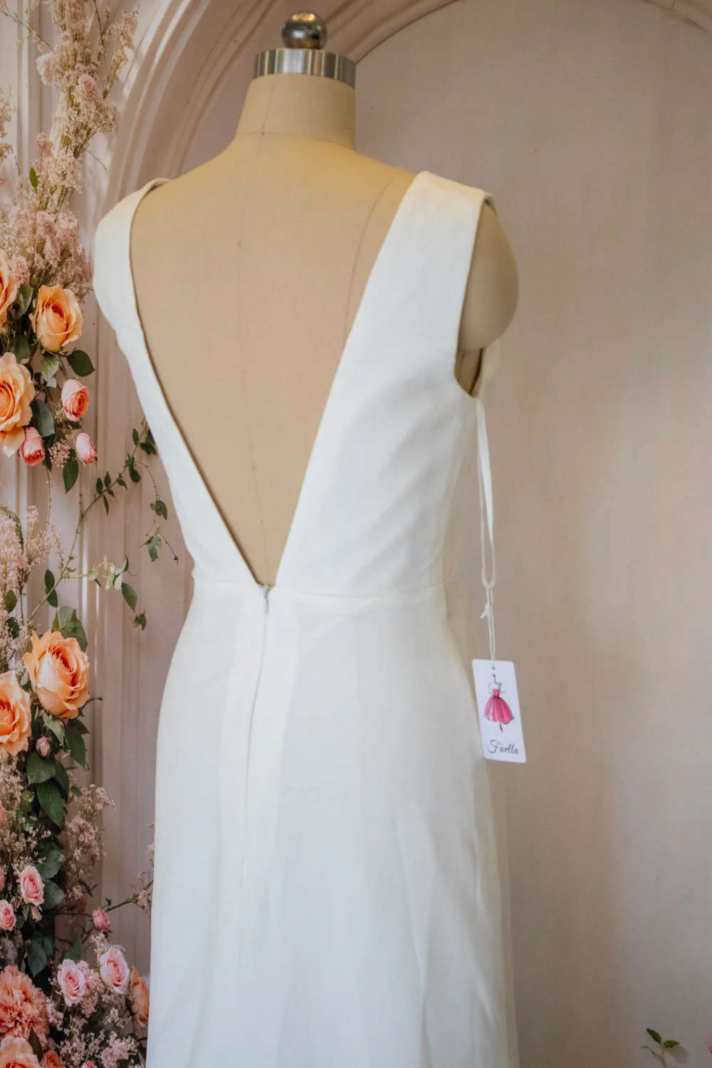 White Elegant Mermaid V-Neck Sweep Train Satin Wedding Dress with Front Slit - Image 7